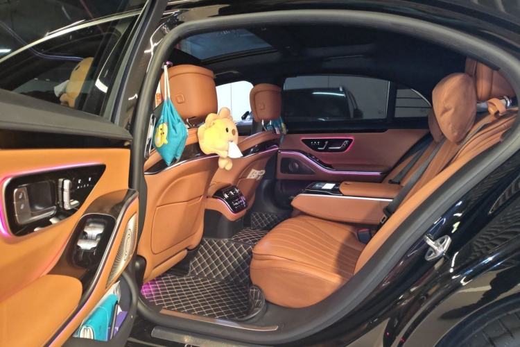 Used Mercedes-Benz S-Class 2022 S 400 L Luxury Model Left Rear Seat