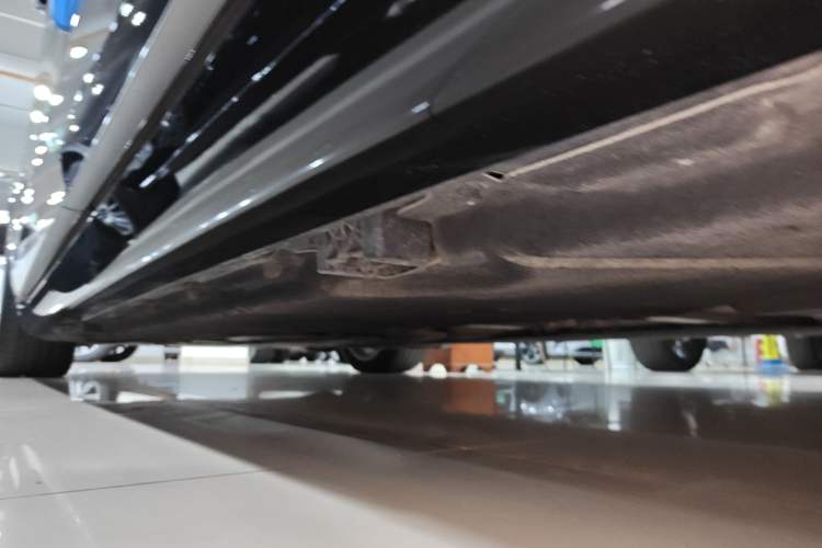 Used Mercedes-Benz S-Class 2022 Revised S 400 L Business Version Left Side Sill