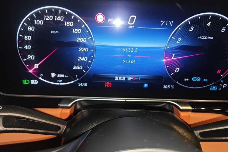 Used Mercedes-Benz S-Class 2022 Refresh S 450 L 4MATIC Odometer Close Up