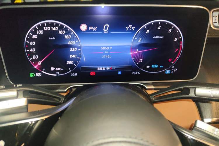 Used Mercedes-Benz S-Class 2022 S 400 L Business Model Odometer Close Up
