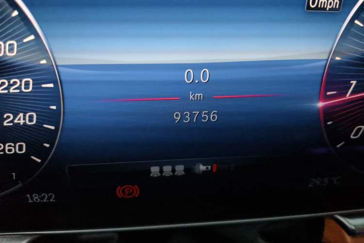 Used Mercedes-Benz S-Class 2022 Restyled S 450 L Odometer Close Up