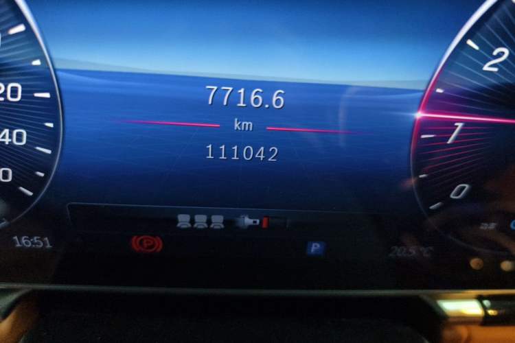 Used Mercedes-Benz S-Class 2022 S 400 L Luxury Model Odometer Close Up