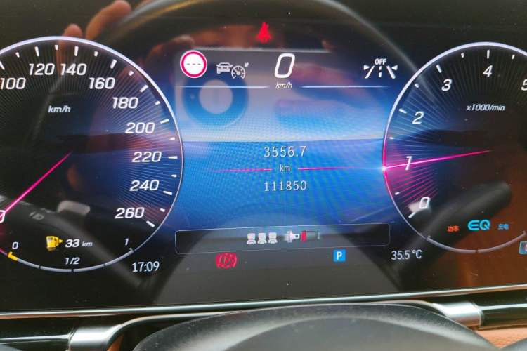 Used Mercedes-Benz S-Class 2022 S 450 L 4MATIC Odometer Close Up