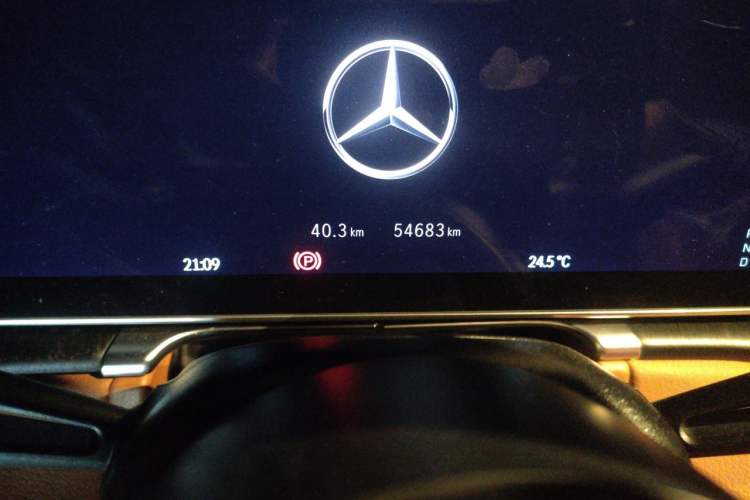 Used Mercedes-Benz S-Class 2022 S 400 L Business Model Odometer Close Up