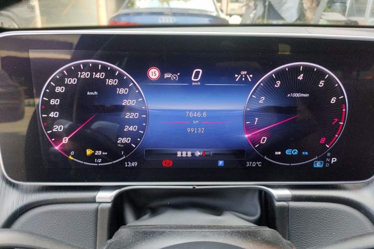 Used Mercedes-Benz S-Class 2022 S 400 L Business Model Odometer Close Up