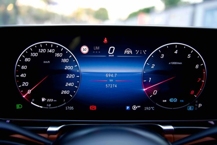 Used Mercedes-Benz S-Class 2022 S 450 L 4MATIC Odometer Close Up