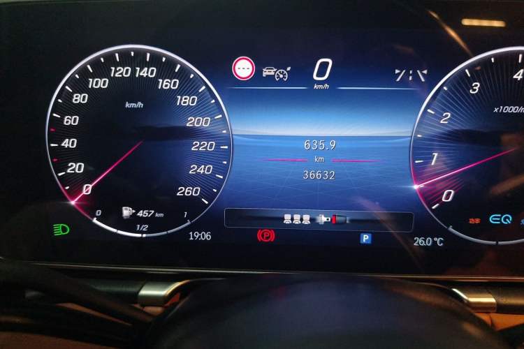 Used Mercedes-Benz S-Class 2022 S 400 L Business Model Odometer Close Up