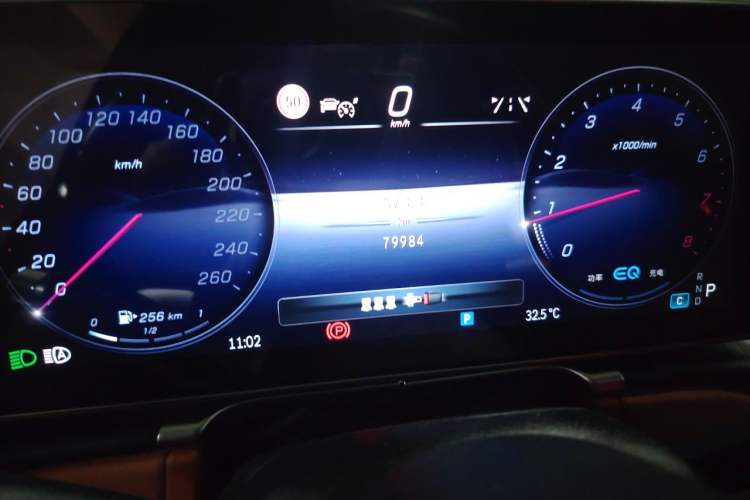 Used Mercedes-Benz S-Class 2022 S 400 L Business Model Odometer Close Up