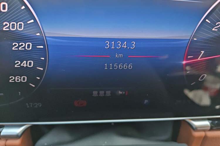 Used Mercedes-Benz S-Class 2022 Refresh S 450 L 4MATIC Odometer Close Up