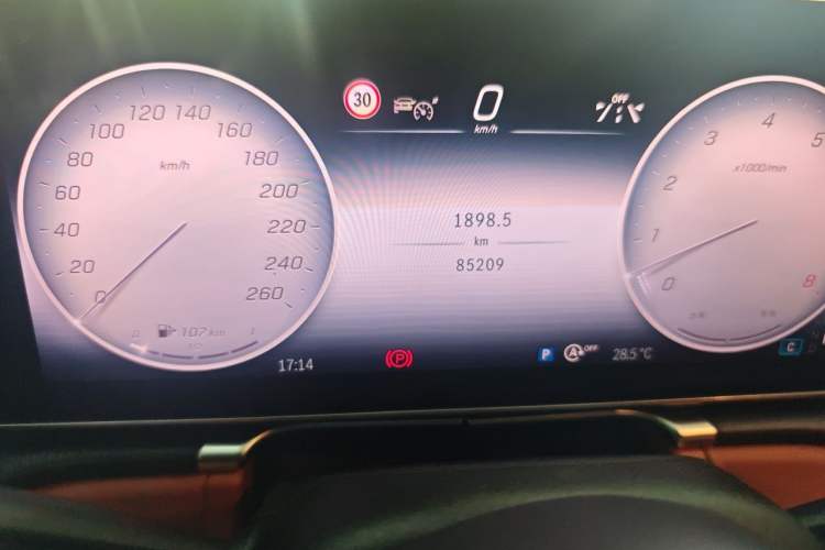 Used Mercedes-Benz S-Class 2022 Revised S 400 L Business Version Odometer Close Up