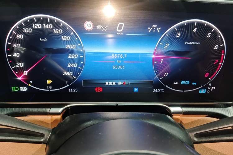 Used Mercedes-Benz S-Class 2022 S 400 L Business Model Odometer Close Up