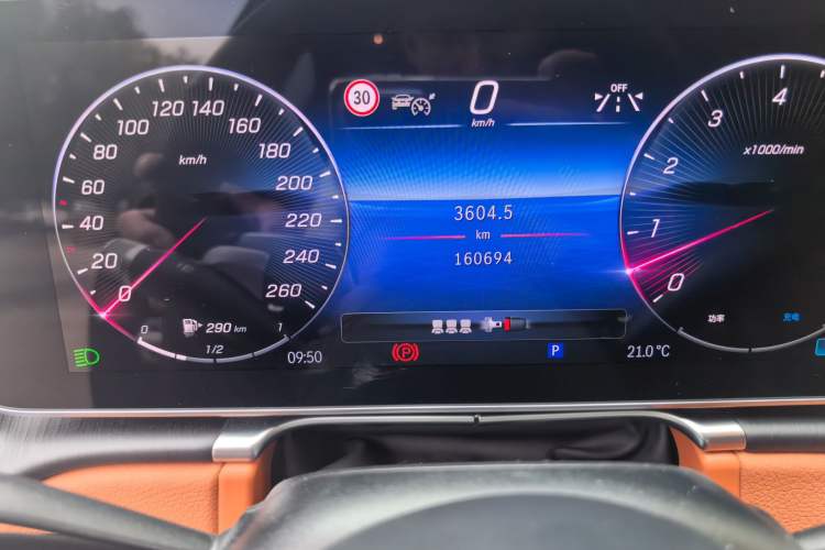 Used Mercedes-Benz S-Class 2022 S 400 L Business Model Odometer Close Up