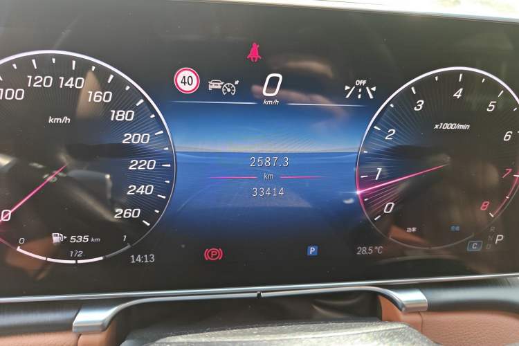 Used Mercedes-Benz S-Class 2022 S 400 L Business Model Odometer Close Up