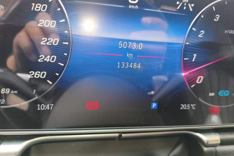 Used Mercedes-Benz S-Class 2022 S 400 L Business Model Odometer Close Up