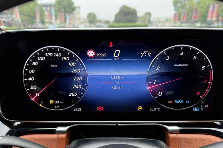 Used Mercedes-Benz S-Class 2022 S 450 L 4MATIC Odometer Close Up