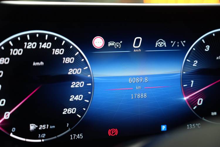 Used Mercedes-Benz S-Class 2022 Refresh S 450 L 4MATIC Odometer Close Up