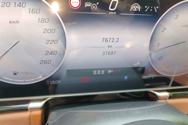Used Mercedes-Benz S-Class 2022 Refresh S 450 L 4MATIC Odometer Close Up