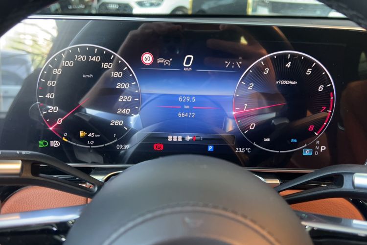 Used Mercedes-Benz S-Class 2022 S 450 L 4MATIC Odometer Close Up