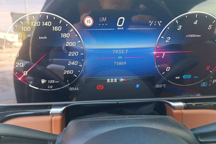 Used Mercedes-Benz S-Class 2022 Revised S 400 L Luxury Edition Odometer Close Up