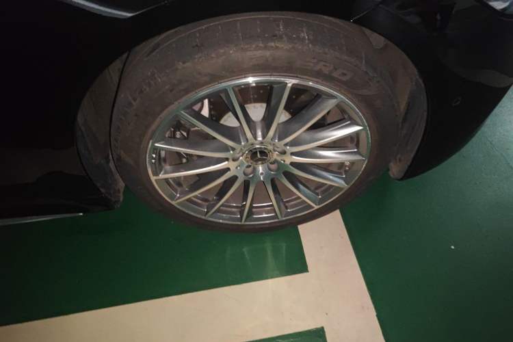 Used Mercedes-Benz S-Class 2022 Refresh S 450 L 4MATIC Right Front Wheel Hub