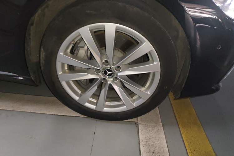 Used Mercedes-Benz S-Class 2022 S 400 L Business Model Right Front Wheel Hub