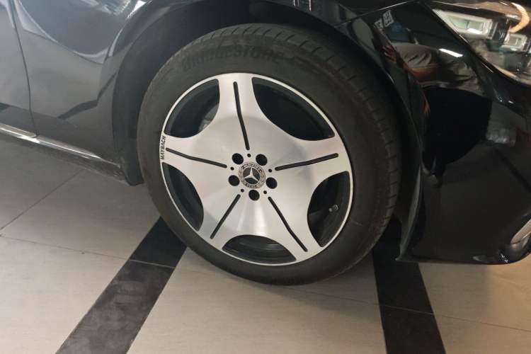 Used Mercedes-Benz S-Class 2022 Revised S 400 L Luxury Edition Right Front Wheel Hub