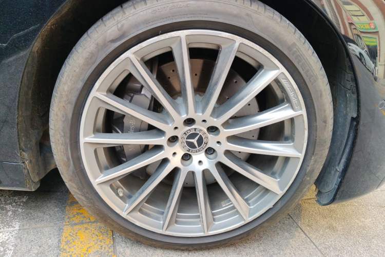 Used Mercedes-Benz S-Class 2022 S 450 L 4MATIC Right Front Wheel Hub