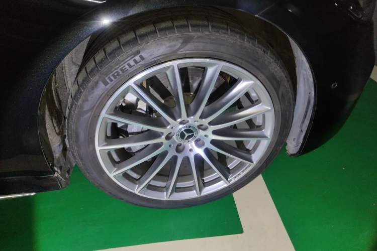 Used Mercedes-Benz S-Class 2022 S 450 L 4MATIC Right Front Wheel Hub