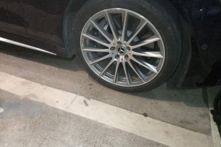 Used Mercedes-Benz S-Class 2022 S 450 L 4MATIC Right Front Wheel Hub