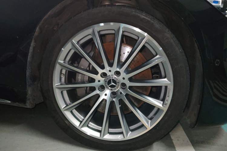 Used Mercedes-Benz S-Class 2022 Restyled S 500 L 4MATIC Right Front Wheel Hub