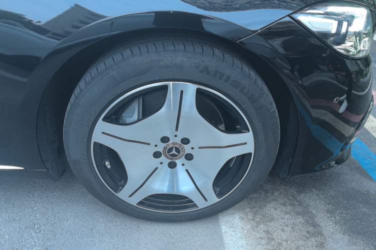 Used Mercedes-Benz S-Class 2022 S 400 L Luxury Model Right Front Wheel Hub