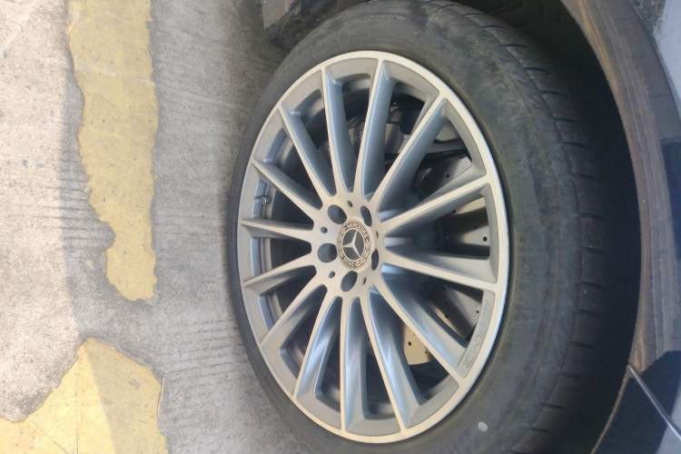 Used Mercedes-Benz S-Class 2022 S 450 L 4MATIC Right Front Wheel Hub