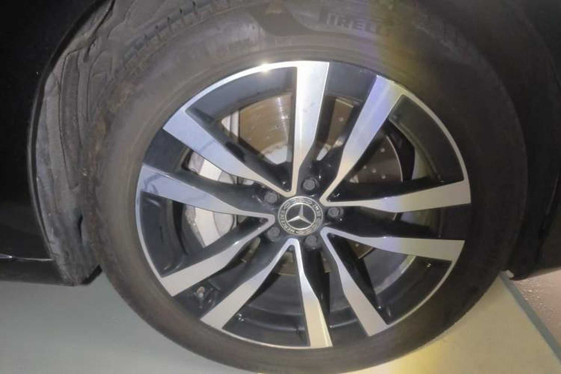 Used Mercedes-Benz S-Class 2022 S 400 L Luxury Model Right Front Wheel Hub