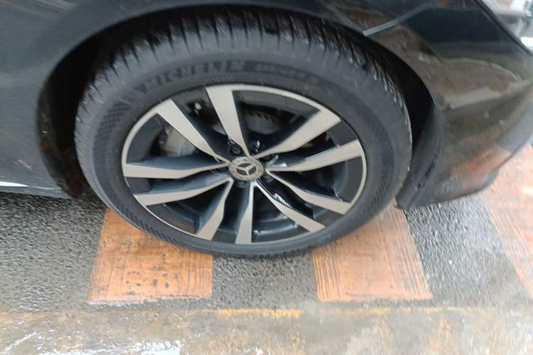 Used Mercedes-Benz S-Class 2022 S 400 L Luxury Model Right Front Wheel Hub
