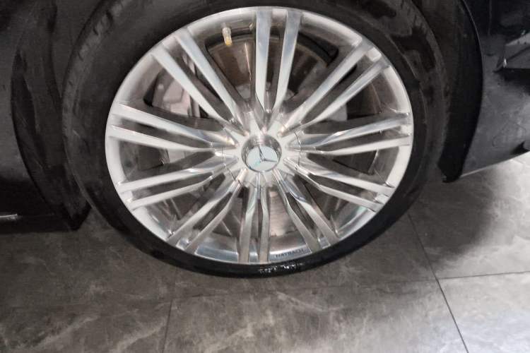 Used Mercedes-Benz S-Class 2022 Revised S 400 L Luxury Edition Right Front Wheel Hub