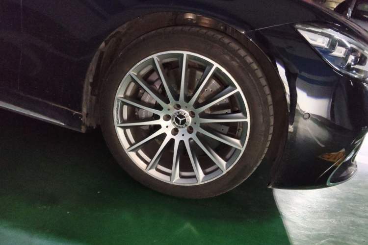Used Mercedes-Benz S-Class 2022 S 450 L 4MATIC Right Front Wheel Hub