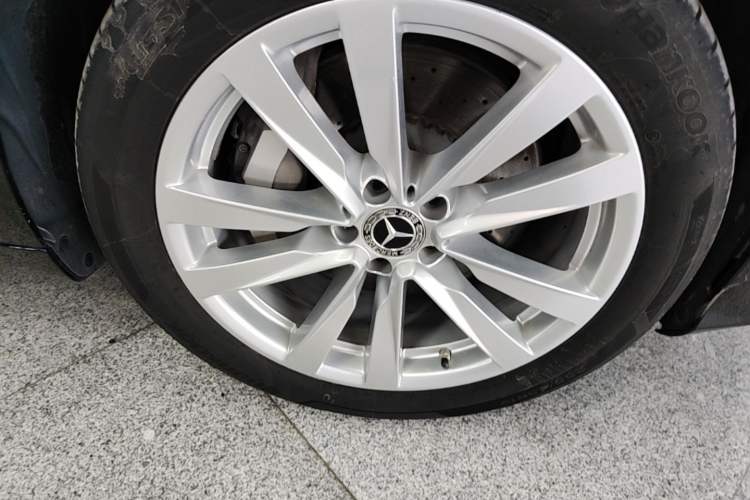 Used Mercedes-Benz S-Class 2022 S 400 L Business Model Right Front Wheel Hub