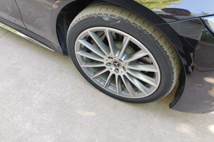 Used Mercedes-Benz S-Class 2022 Refresh S 450 L 4MATIC Right Front Wheel Hub