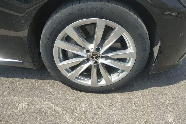 Used Mercedes-Benz S-Class 2022 Revised S 400 L Business Version Right Front Wheel Hub