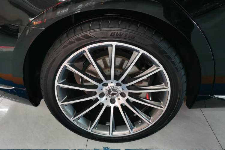 Used Mercedes-Benz S-Class 2022 Revised S 400 L Business Version Right Rear Wheel Hub