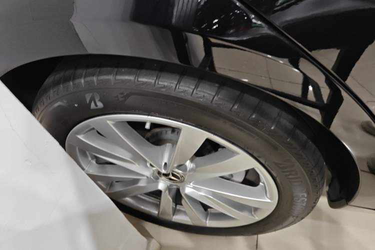 Used Mercedes-Benz S-Class 2022 Revised S 400 L Business Version Right Rear Wheel Hub