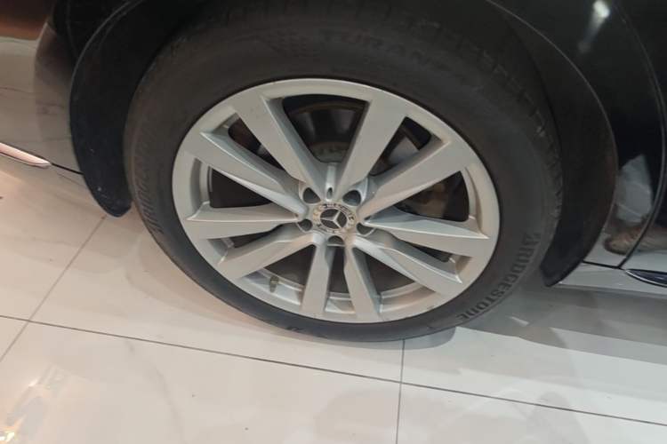 Used Mercedes-Benz S-Class 2022 Revised S 400 L Business Version Right Rear Wheel Hub