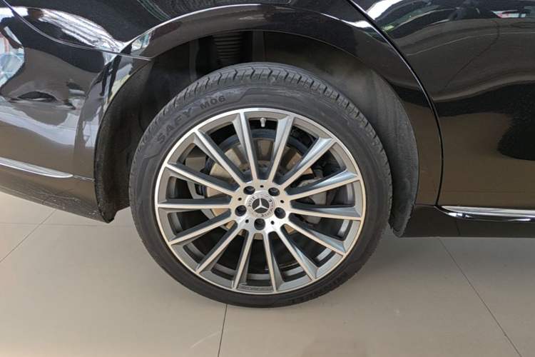 Used Mercedes-Benz S-Class 2022 Revised S 400 L Business Version Right Rear Wheel Hub