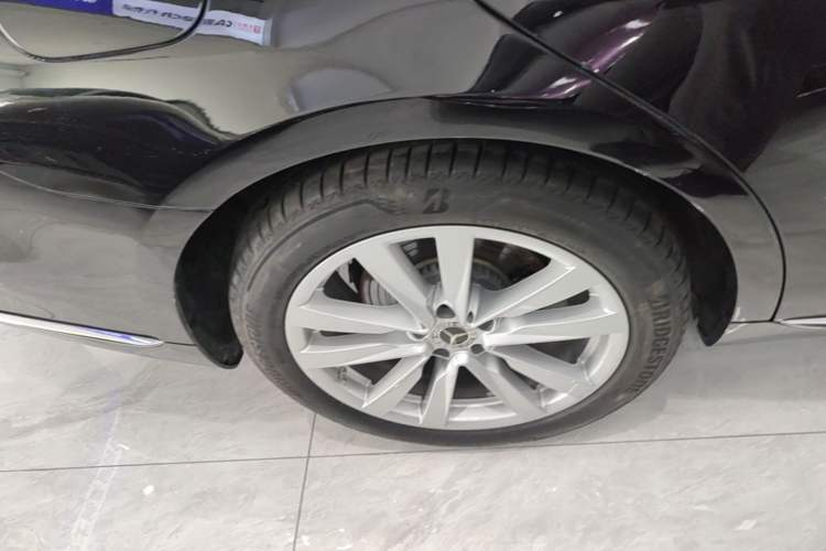 Used Mercedes-Benz S-Class 2022 Revised S 400 L Business Version Right Rear Wheel Hub