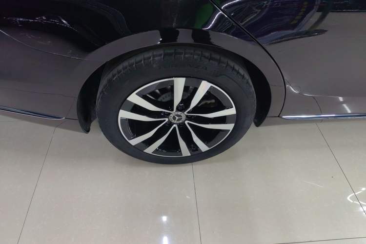 Used Mercedes-Benz S-Class 2022 Revised S 400 L Luxury Edition Right Rear Wheel Hub