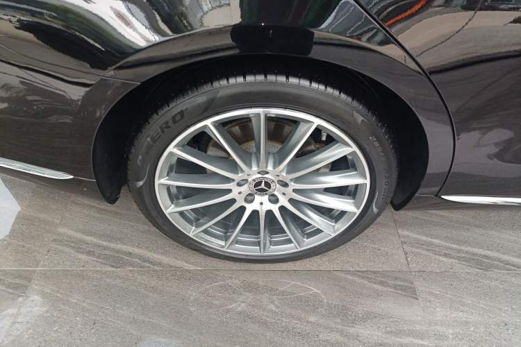 Used Mercedes-Benz S-Class 2022 Revised S 400 L Business Version Right Rear Wheel Hub