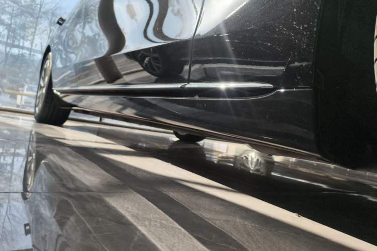 Used Mercedes-Benz S-Class 2022 Revised S 400 L Business Version Right Side Sill