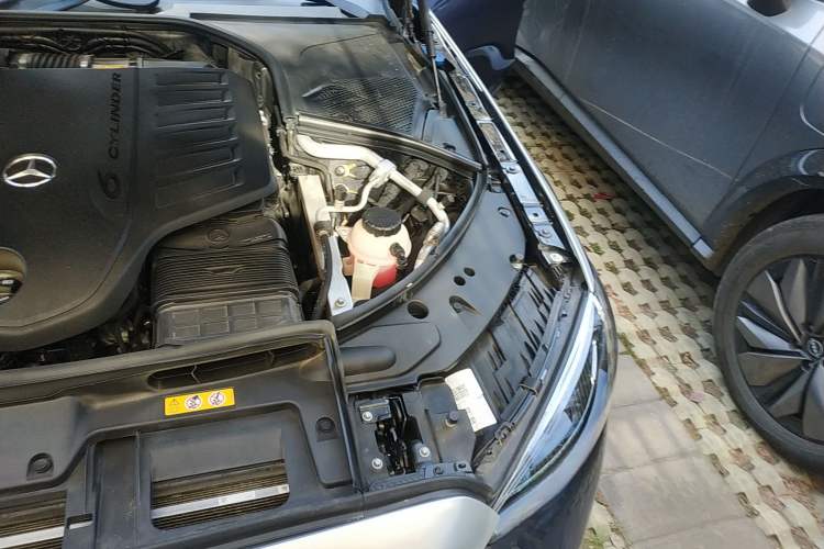 Used Mercedes-Benz S-Class 2022 S 400 L Luxury Model Engine Bay Left