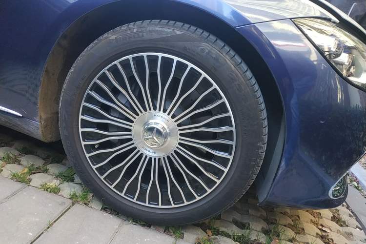 Used Mercedes-Benz S-Class 2022 S 400 L Luxury Model Right Front Wheel Hub