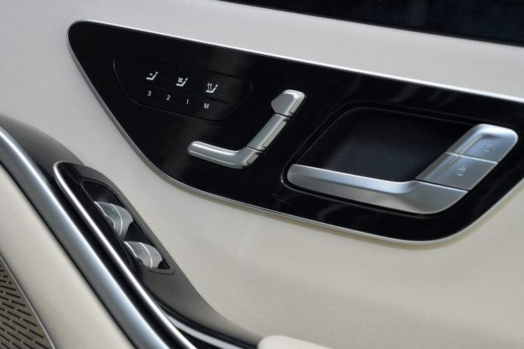 Used Mercedes-Benz S-Class 2022 Revised S 400 L Luxury Edition Interior 1